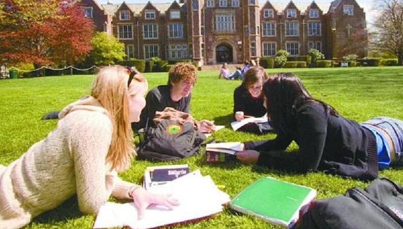 澳洲留学本科一年多少钱 怎么降低澳洲留学的成本